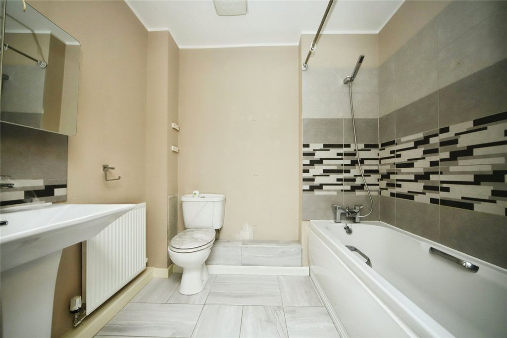 Additional image 10 of 2 bed flat for saleManley Gardens, Bridgwater, Somerset TA6