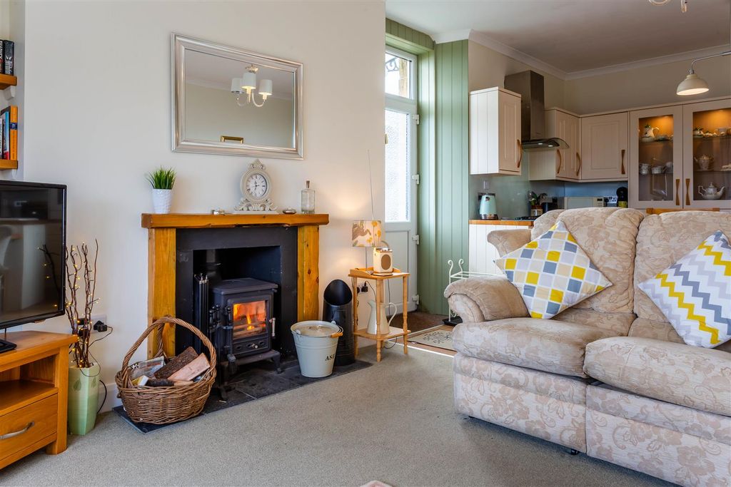 Additional image 11 of 2 bed flat for saleApt 2 Eaisdale House, Shore Road, Whiting Bay. Isle Of Arran KA27