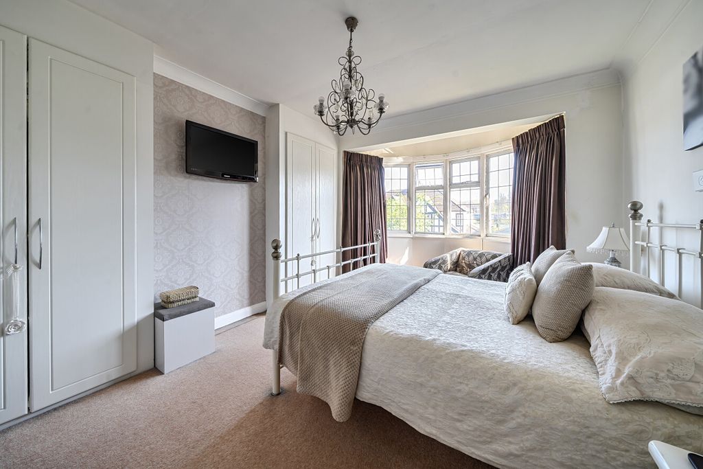 Additional image 12 of 4 bed semi-detached house for saleHurstdene Avenue, Hayes, Kent BR2