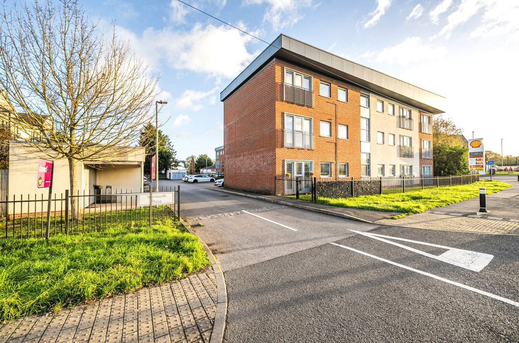 Additional image 20 of 2 bed flat for saleLondon Road, Binfield, Bracknell, Berkshire RG42