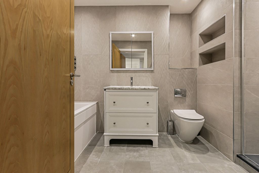 Additional image 11 of 3 bed flat for saleAlipore Close, Poole BH14