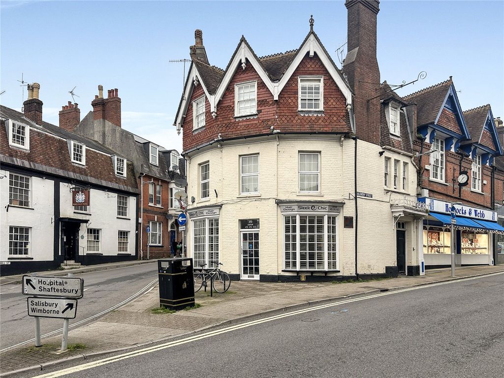 2 bed flat for saleSalisbury Street, Blandford Forum, Dorset DT11