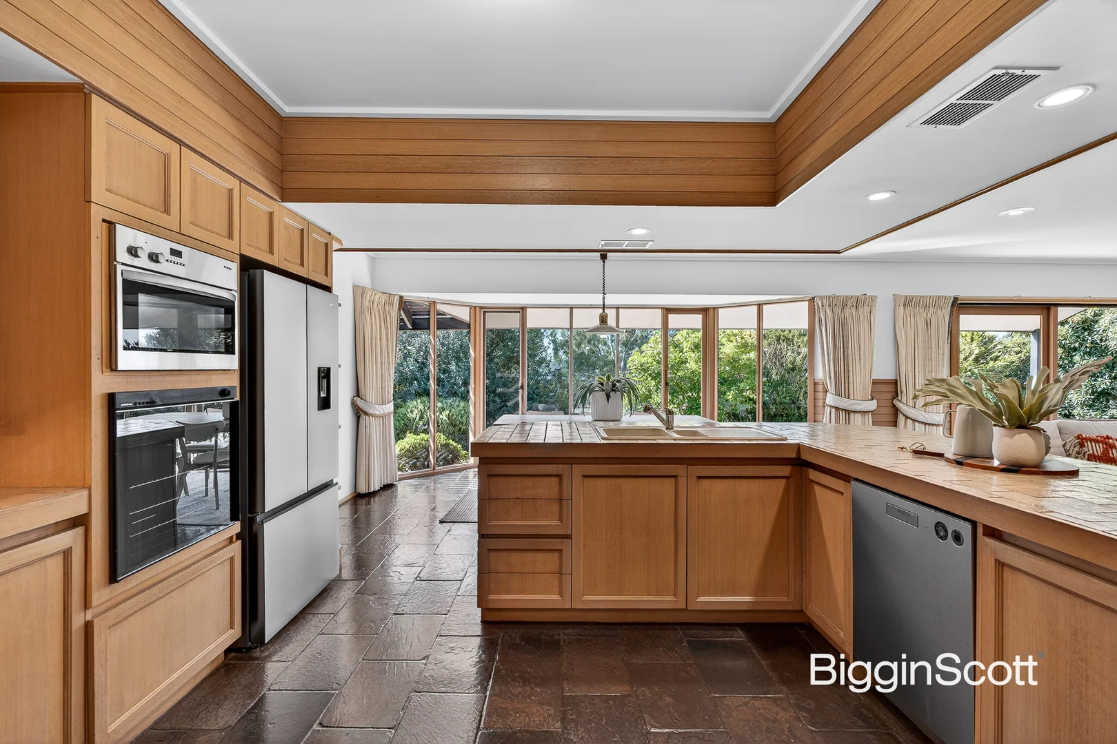 Additional image 5 of 1 Leanne Court, Doncaster East VIC 3109