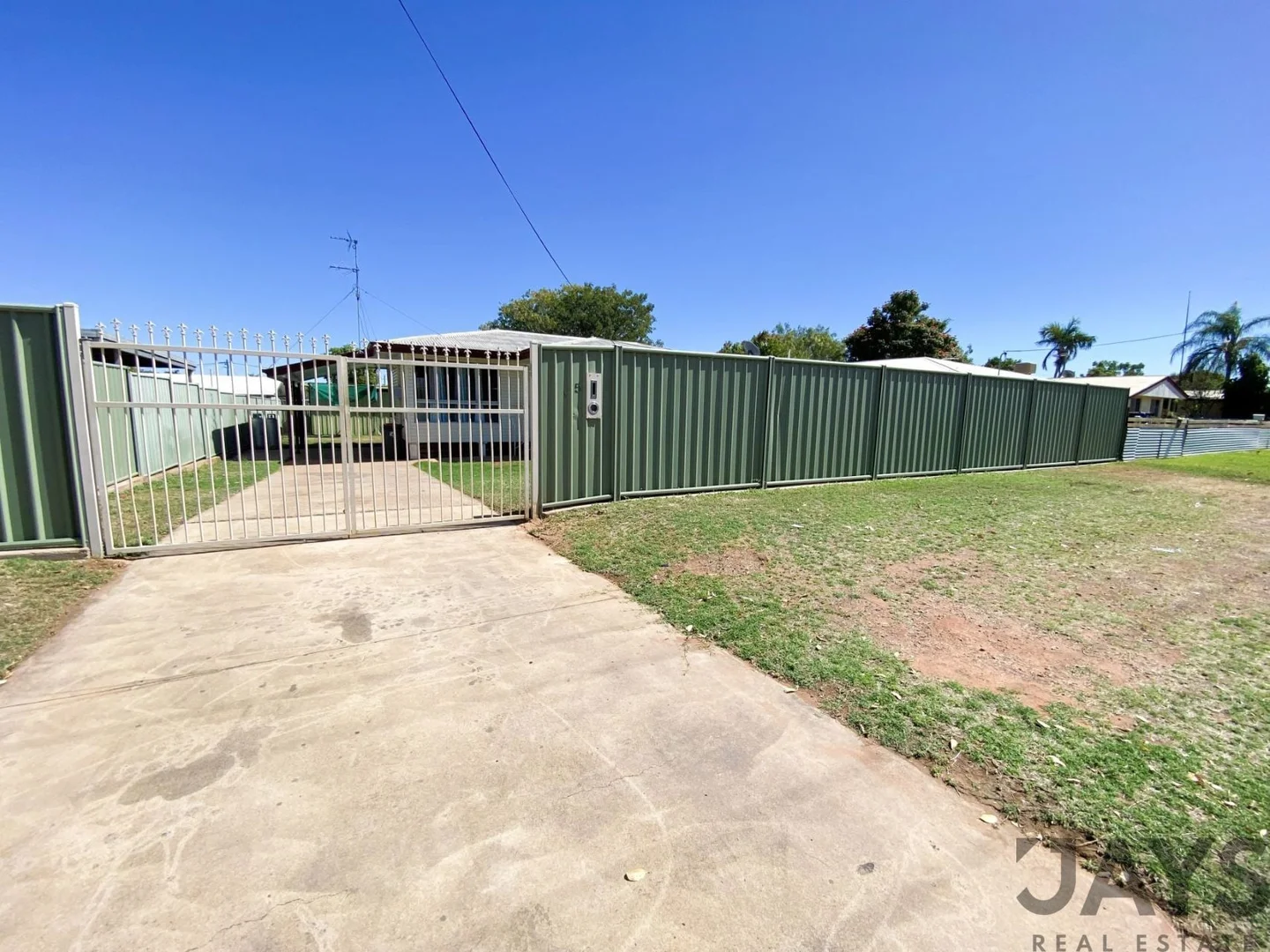Additional image 11 of 5 Darling Crescent, Mount Isa QLD 4825