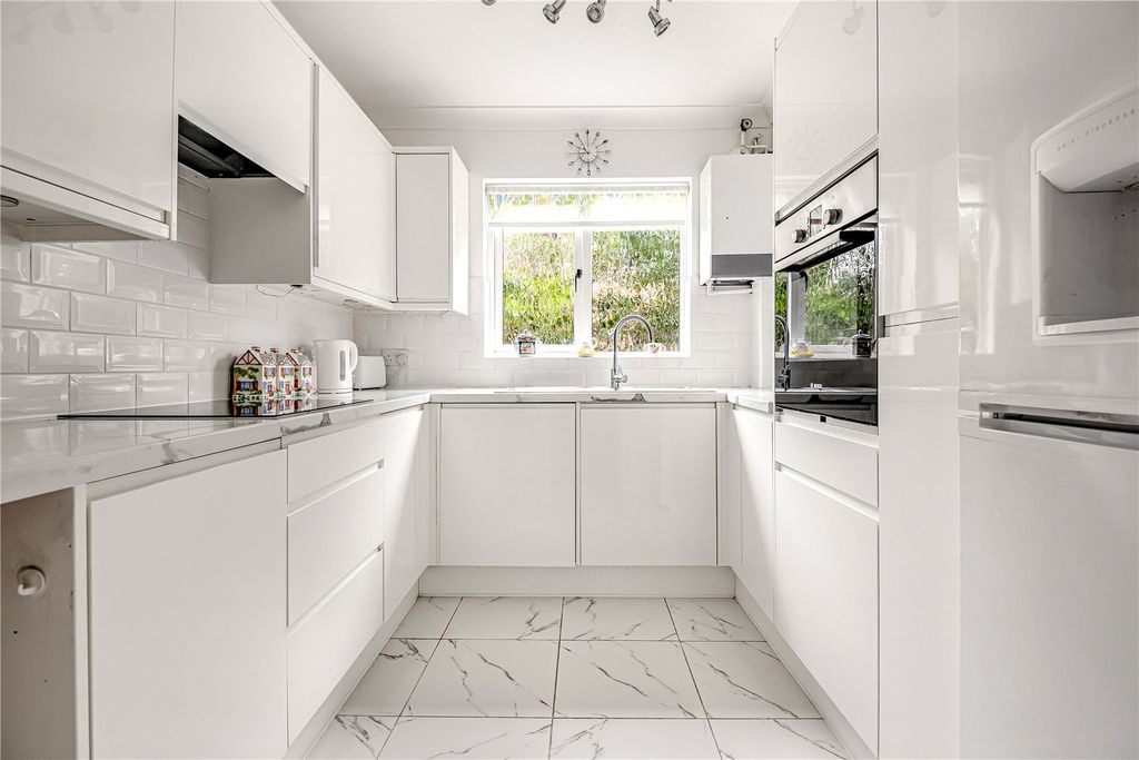 Additional image 11 of 3 bed flat for saleAllum Lane, Elstree, Borehamwood, Hertfordshire WD6