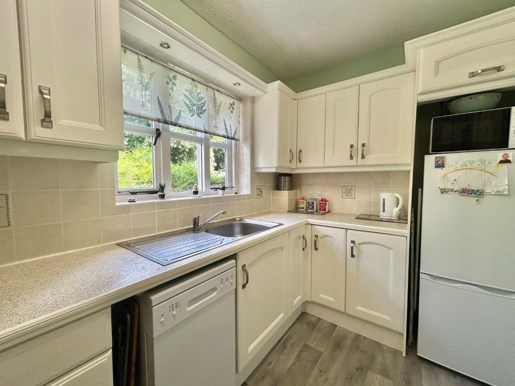 Additional image 13 of 2 bed flat for sale2 Bed First Floor Flat, Avenue Court, Westgate, Bridlington YO16