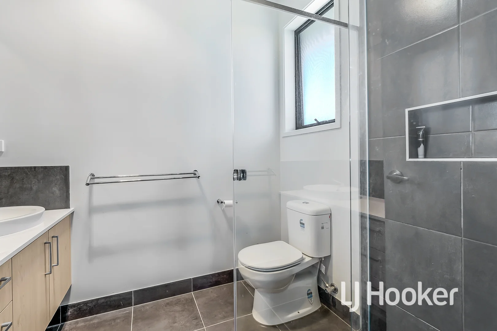 58 Chesney Circuit, Clyde VIC 3978 photo 4