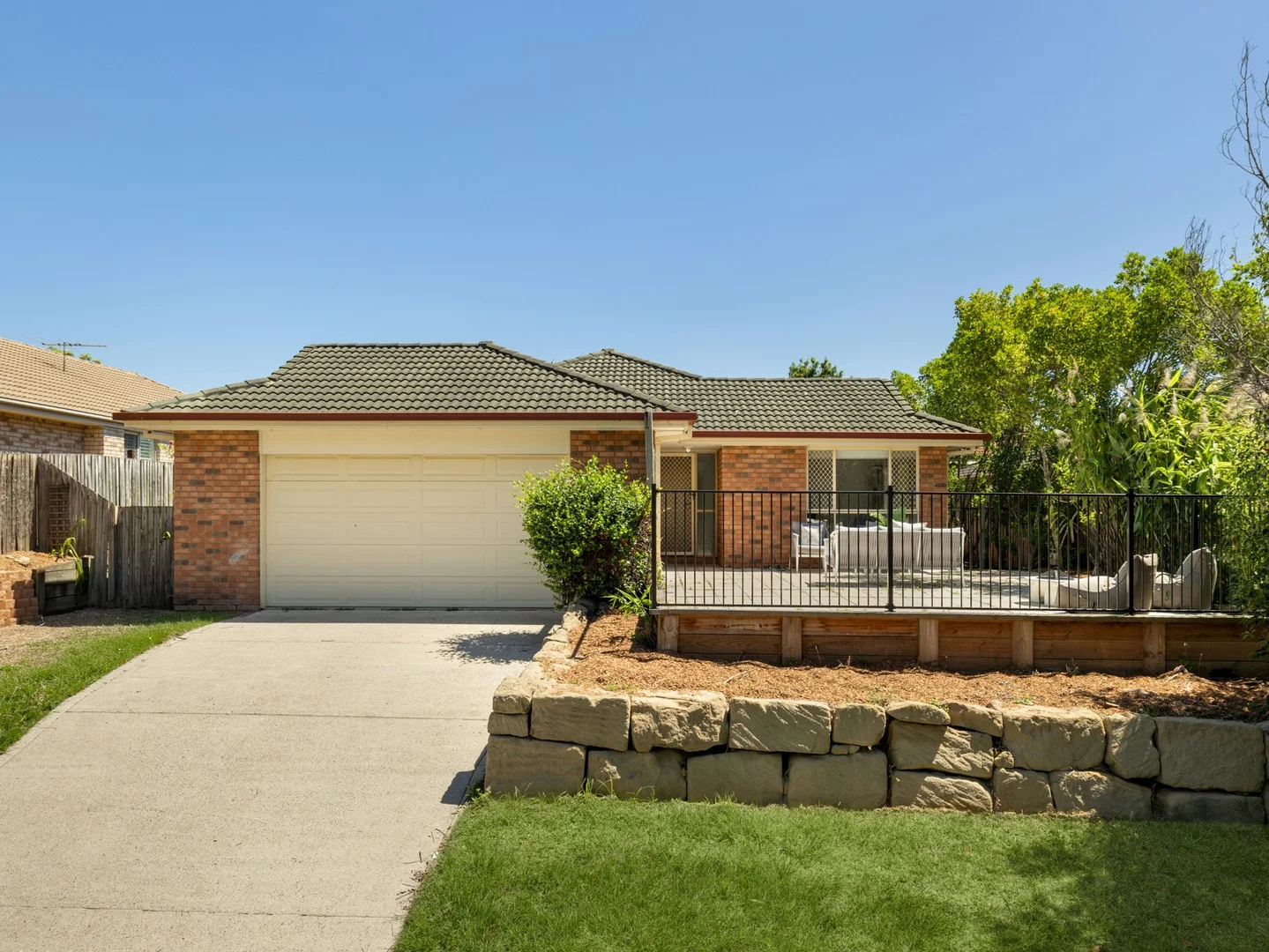 4 Riviera Court, Oxley QLD 4075