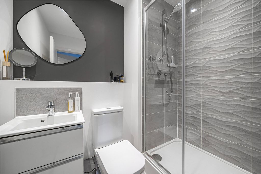 Additional image 7 of 2 bed flat for saleWalton Heath, Binfield, Bracknell RG42