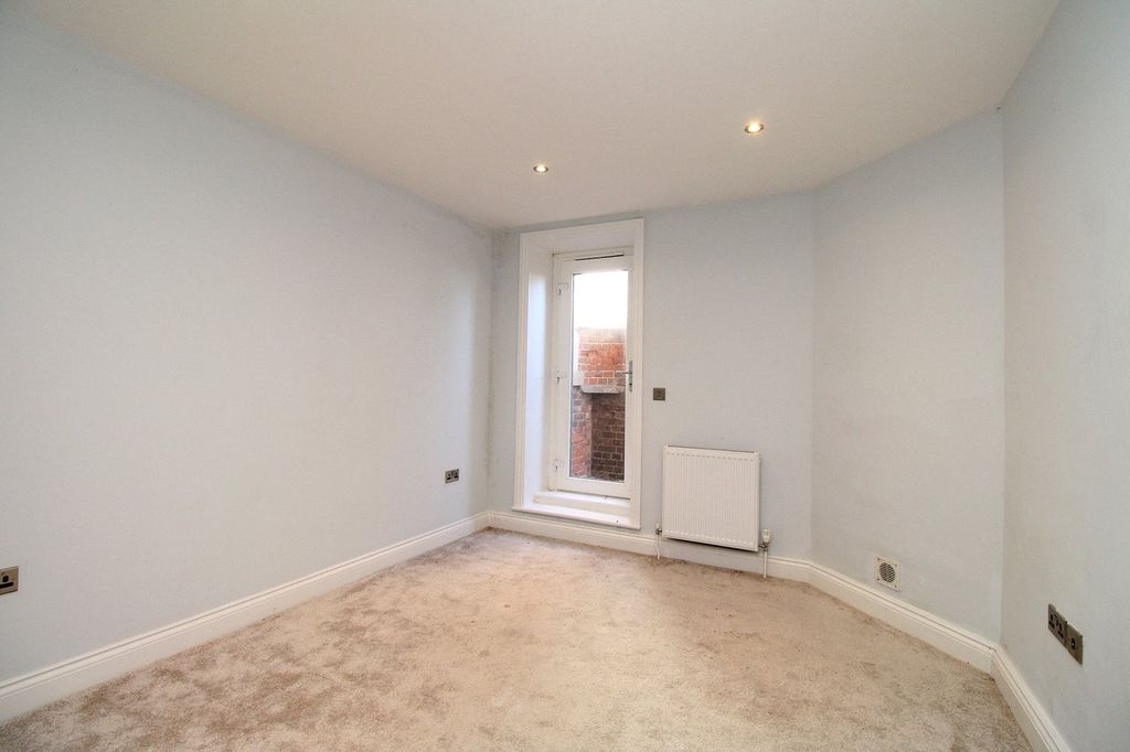 Additional image 7 of 2 bed flat for saleChevalier Road, Felixstowe, Suffolk IP11