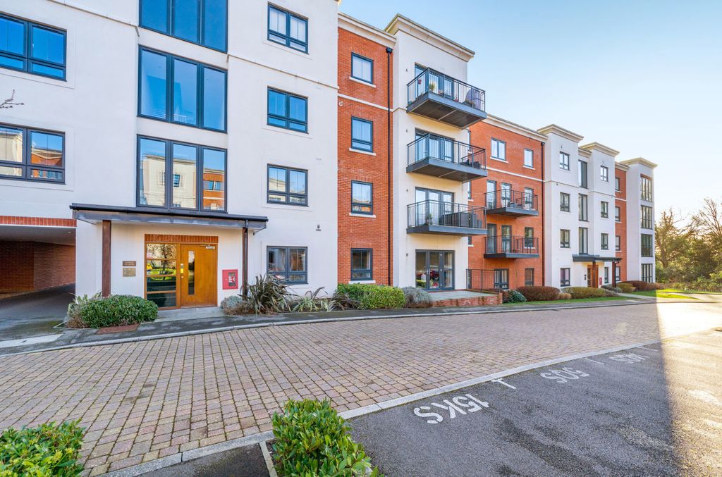 Additional image 11 of 2 bed flat for saleLondon Road, Binfield, Bracknell, Berkshire RG42