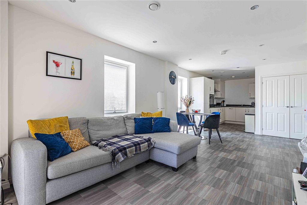 Additional image 3 of 2 bed flat for saleElstree Way, Borehamwood, Hertfordshire WD6