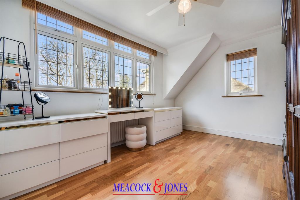 Additional image 19 of 5 bed detached house for saleMount Avenue, Hutton Mount, Brentwood CM13
