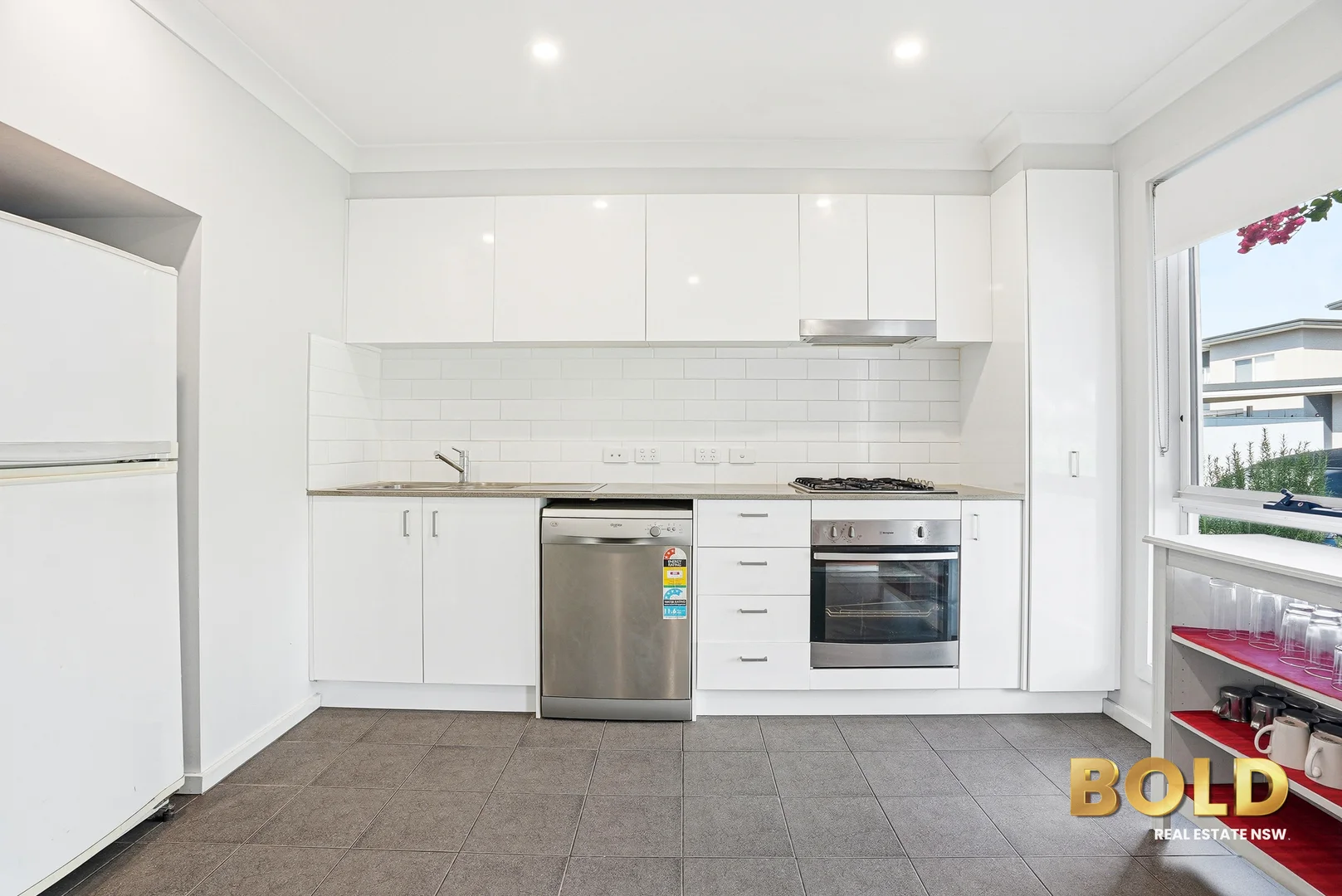 5/52A Atlantic Boulevard, Glenfield NSW 2167 photo 4