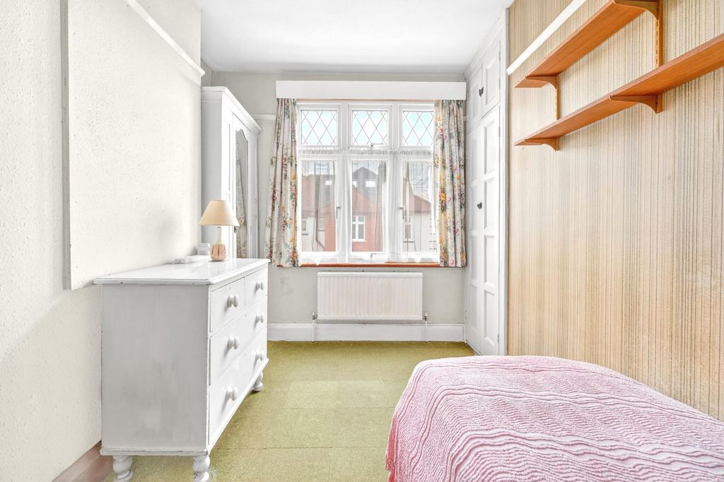 Additional image 12 of 3 bed semi-detached house for saleBoston Gardens, Brentford TW8