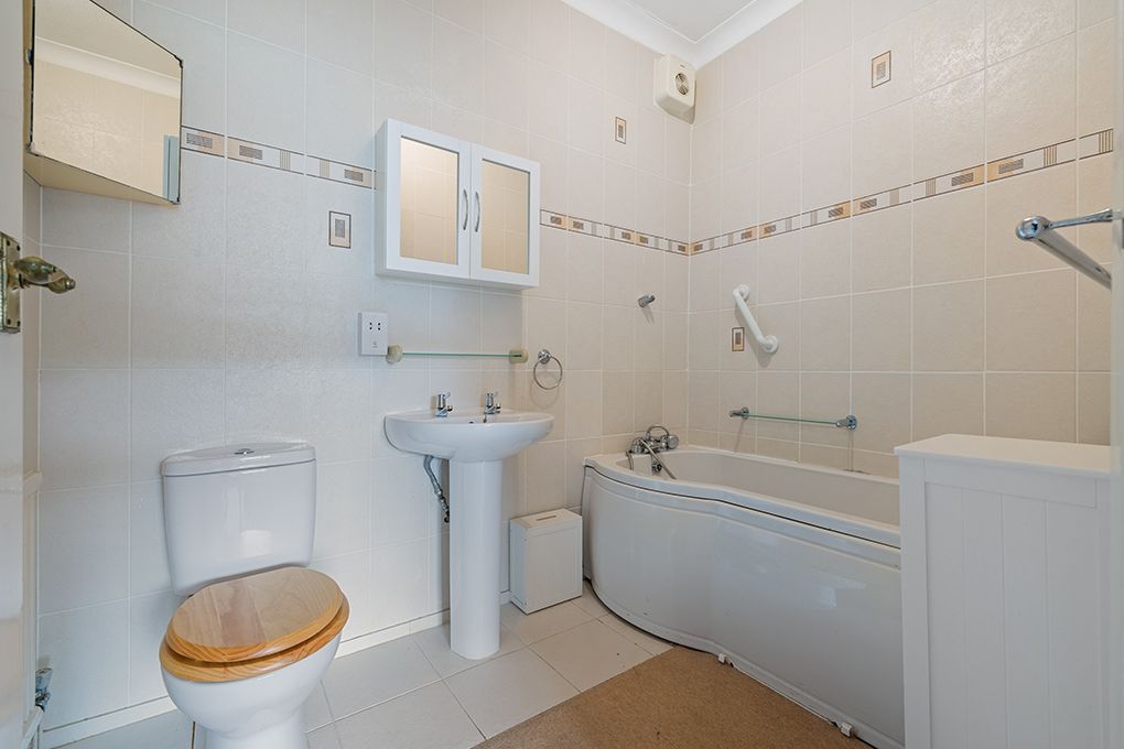 Additional image 8 of 2 bed flat for saleThe Fairway, Aldwick Bay Estate, Aldwick, West Sussex PO21
