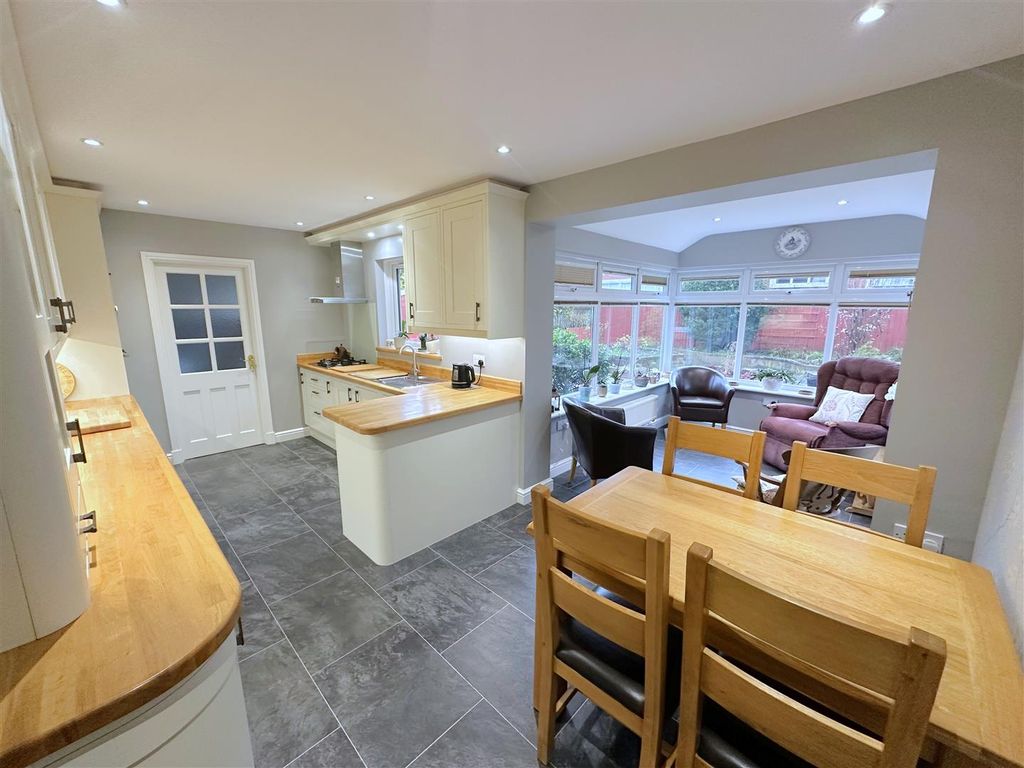 Additional image 2 of 3 bed detached bungalow for saleHoward Gardens, Brampton CA8