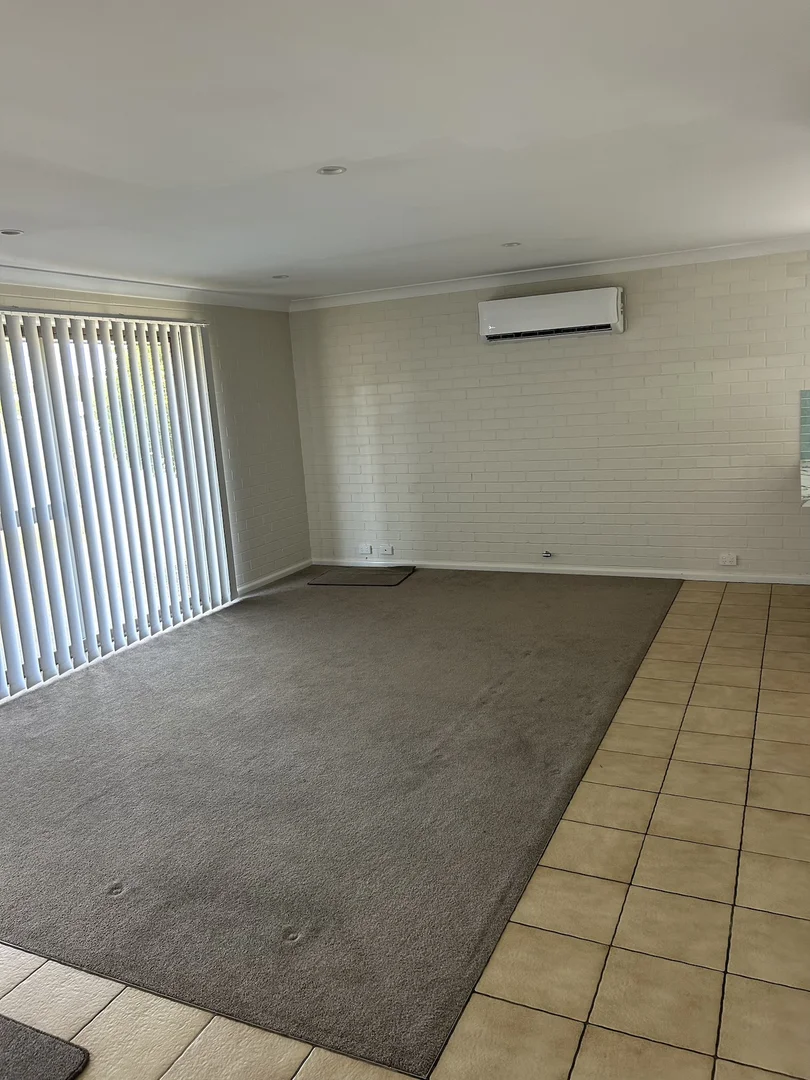 2/43 Spring Street, Young NSW 2594 photo 5