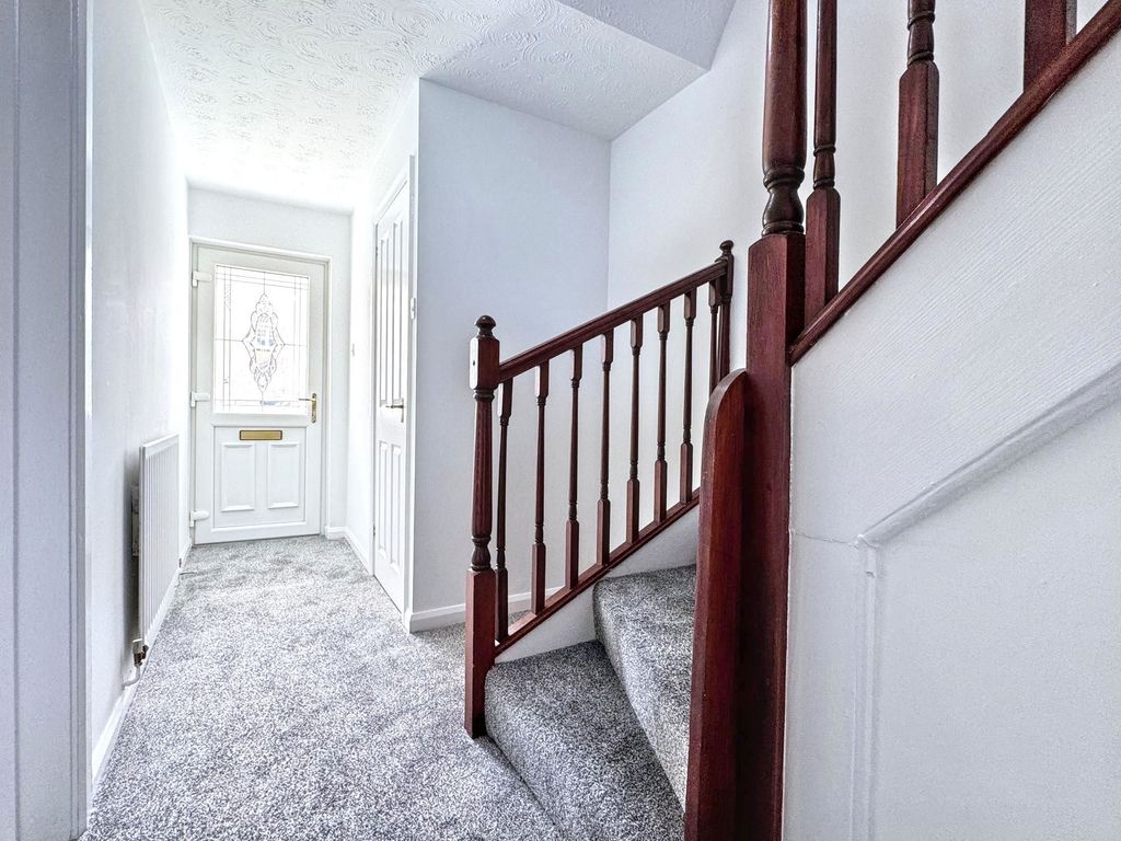 3 bed detached house for saleBerkeley Close, Boldon Colliery NE35 photo 4