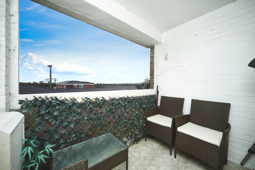 Additional image 4 of 2 bed flat for saleMoots Lane, Bridgwater TA6
