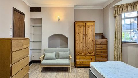 199 Gunnersbury Lane, London W3, Studio to rent