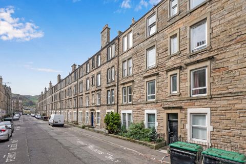 16 (1F3) Dalgety Avenue, Meadowbank, Edinburgh EH7