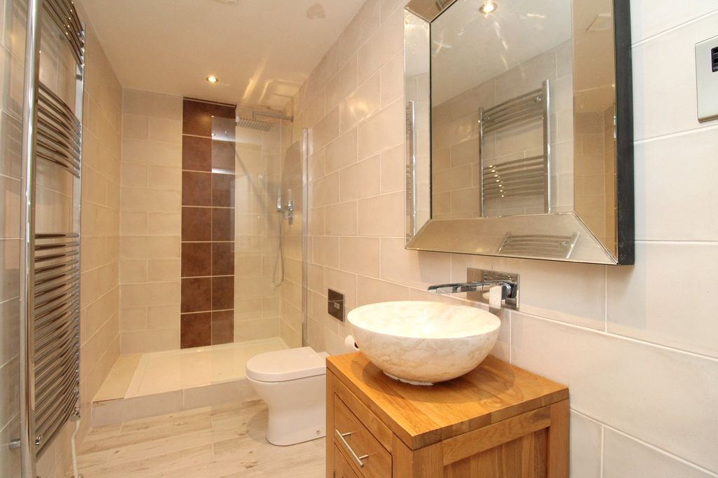 Additional image 8 of 2 bed flat for saleChevalier Road, Felixstowe, Suffolk IP11