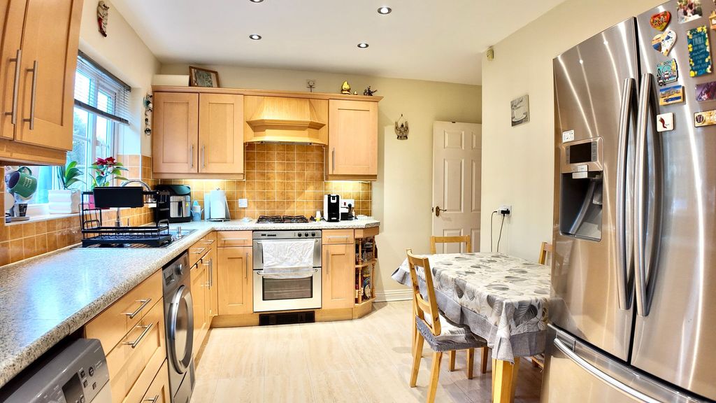 Additional image 3 of 4 bed detached house for saleClos Coed Bach, Blackwood NP12