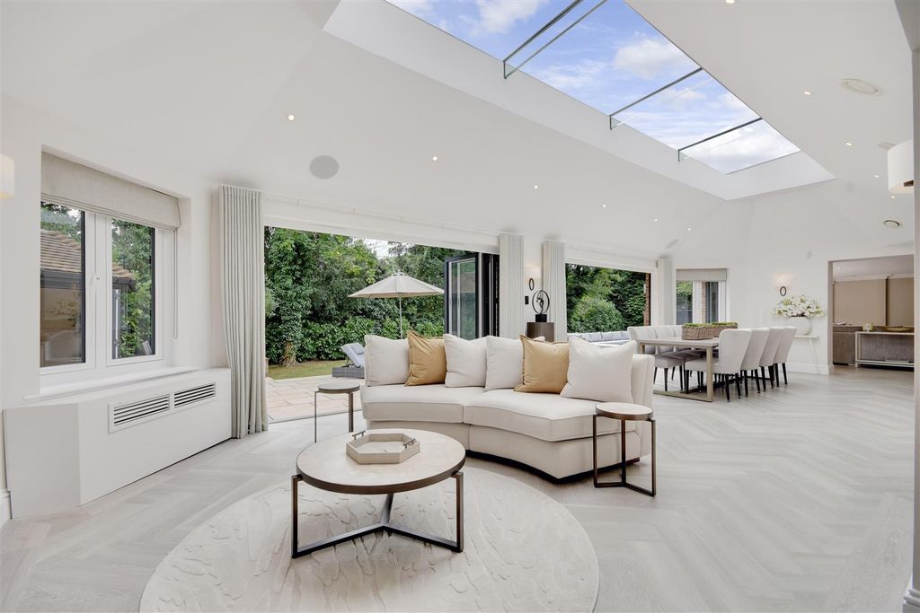 Additional image 4 of 6 bed detached house for saleWambrook Close, Hutton Mount, Brentwood CM13