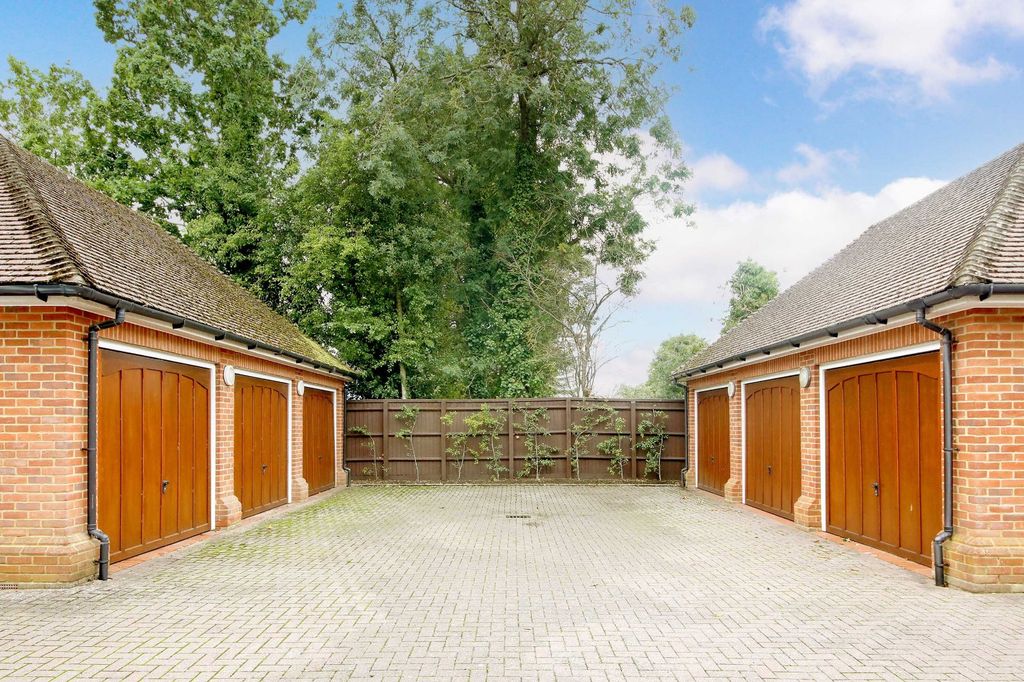 Additional image 8 of 2 bed flat for saleWillington Court, Station Road, Beaconsfield HP9
