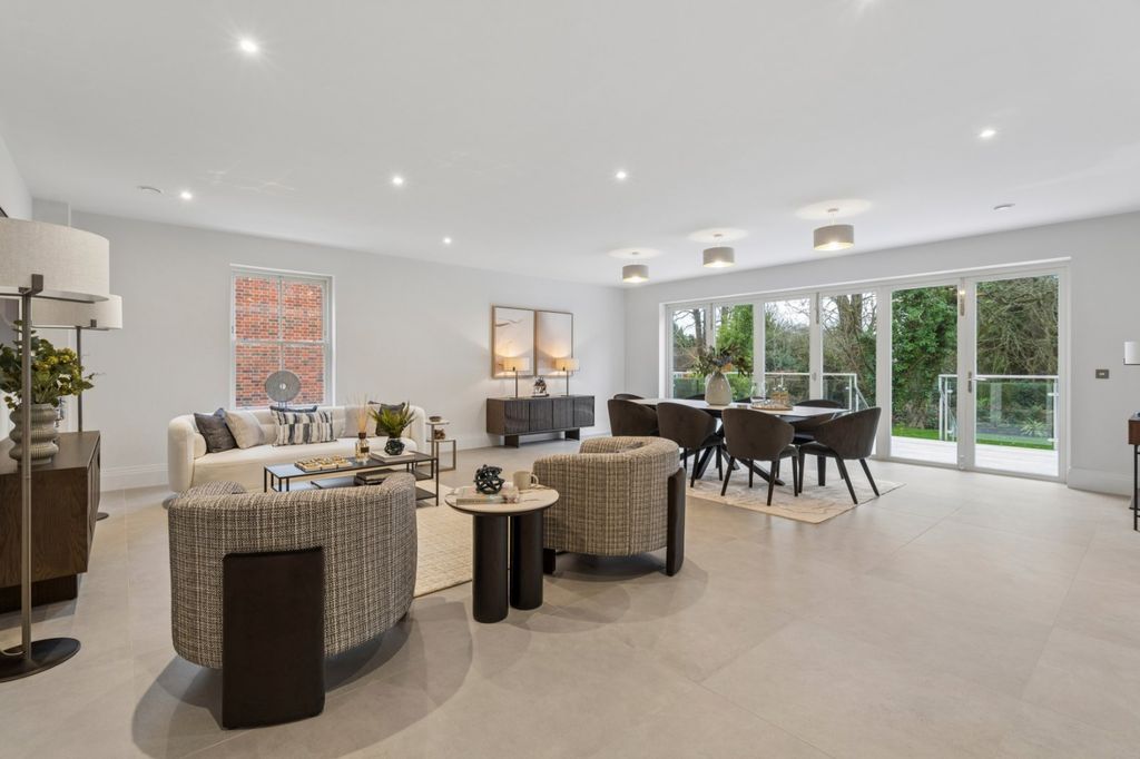 Additional image 5 of 6 bed detached house for saleHedsor Road, Bourne End, Buckinghamshire SL8