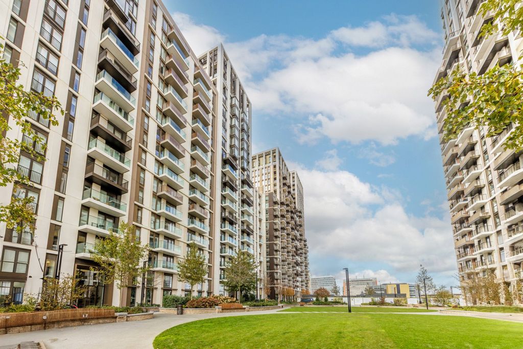 Additional image 12 of 3 bed flat for saleCascade Way, White City W12