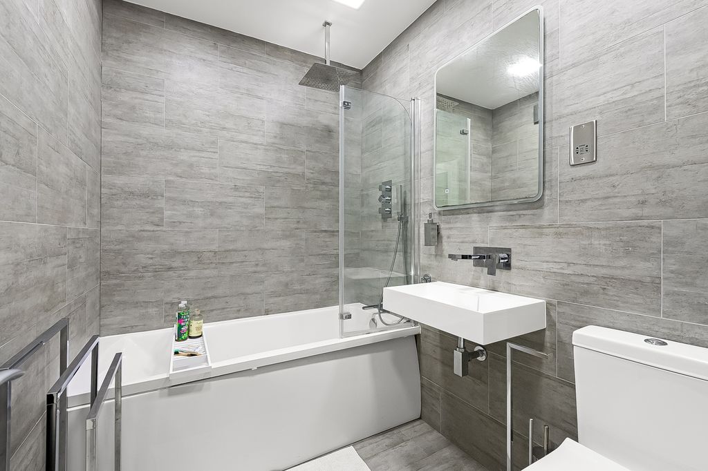 Additional image 11 of 3 bed flat for salePalace Grove, Bromley BR1