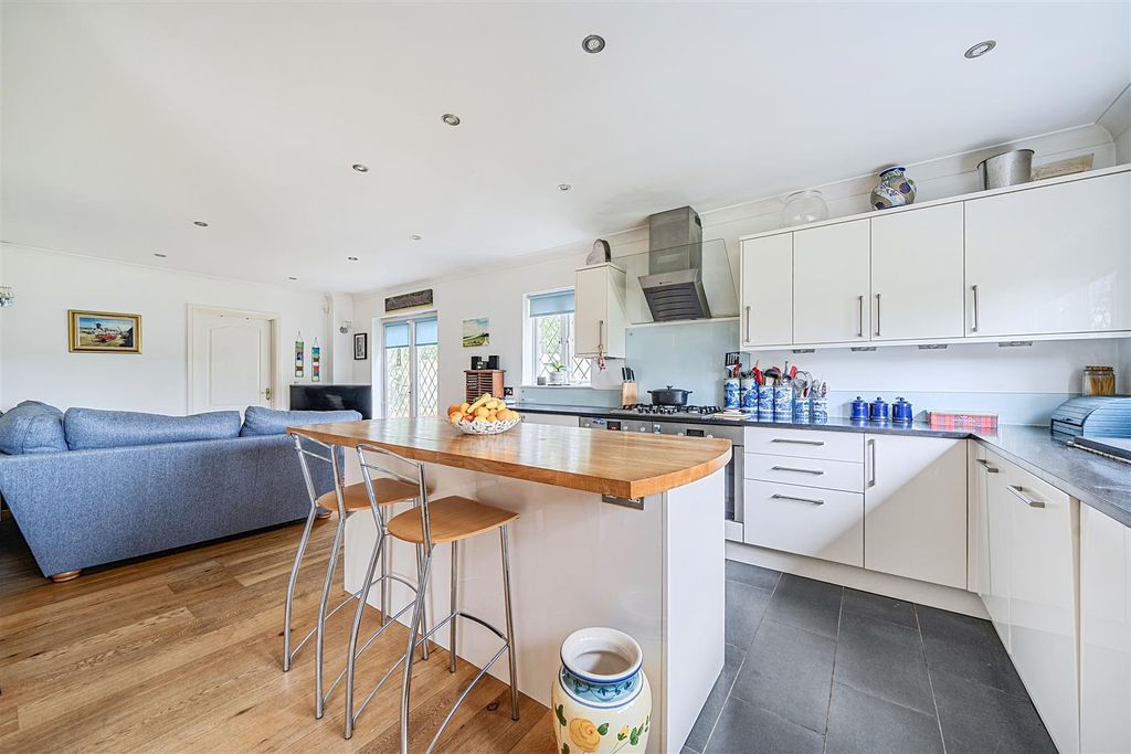 Additional image 2 of 5 bed detached house for saleNewmans Close, Broadstairs CT10