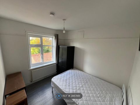 Birchfields Road, Manchester M14, Room to rent