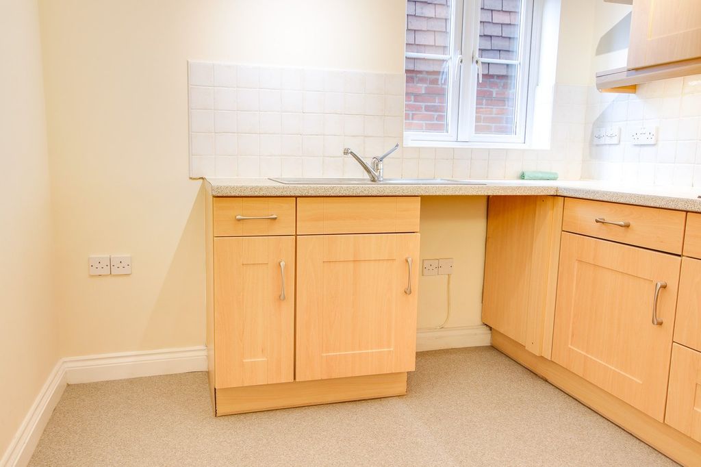 Additional image 4 of 2 bed flat for saleBrookley Road, Brockenhurst SO42