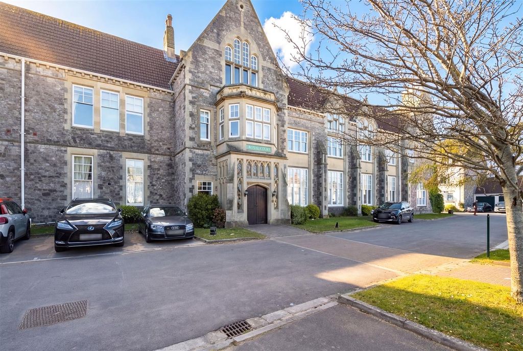 2 bed flat for saleRoyal Sands, Weston-Super-Mare BS23