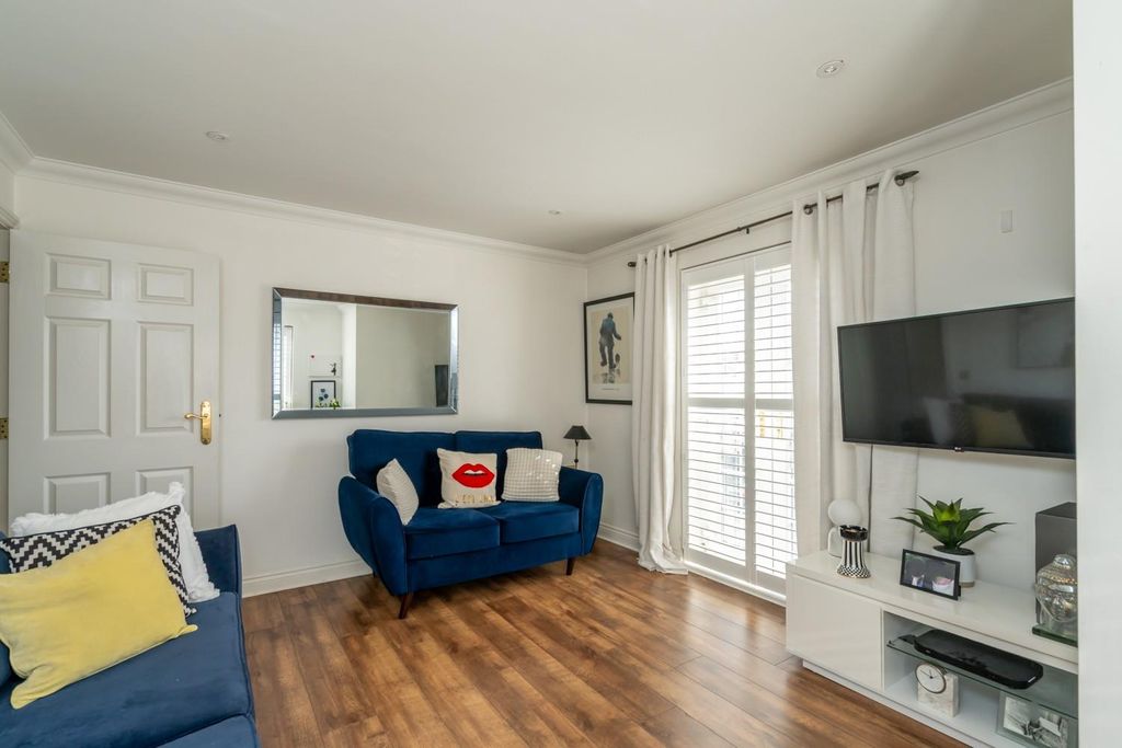 Additional image 3 of 2 bed flat for salePrincess Avenue, Aldwick, Bognor Regis PO21