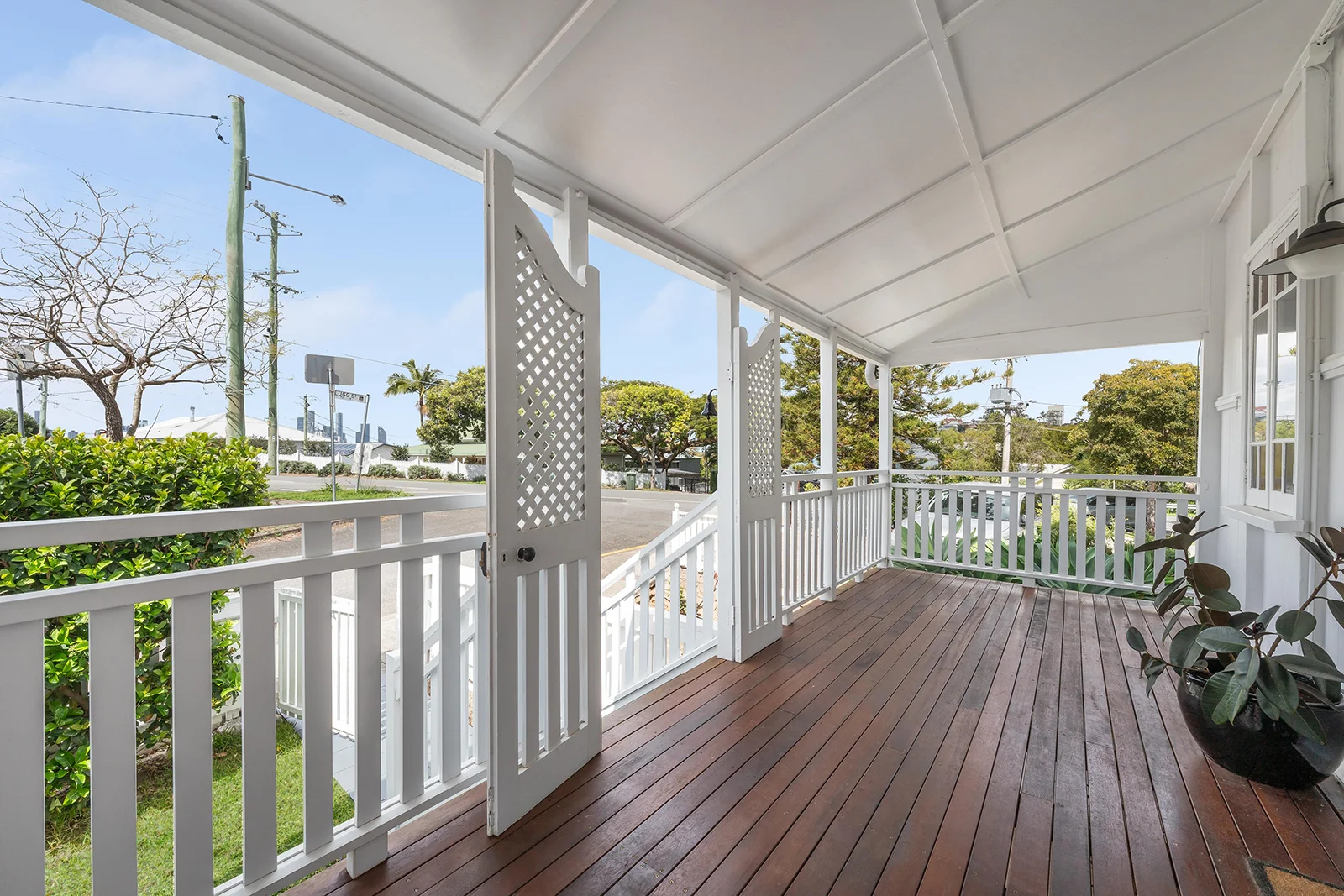 4 Lugg Street, Bardon QLD 4065 photo 2
