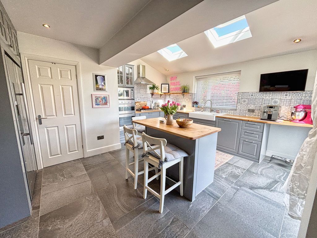 Additional image 3 of 5 bed detached house for saleRogers Lane, Laleston CF32