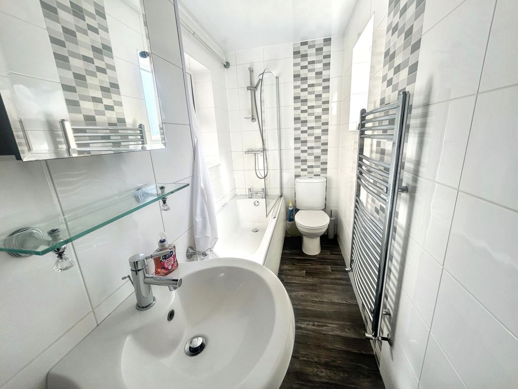 Additional image 9 of 2 bed flat for saleLyndhurst Terrace, Swalwell, Newcastle Upon Tyne NE16