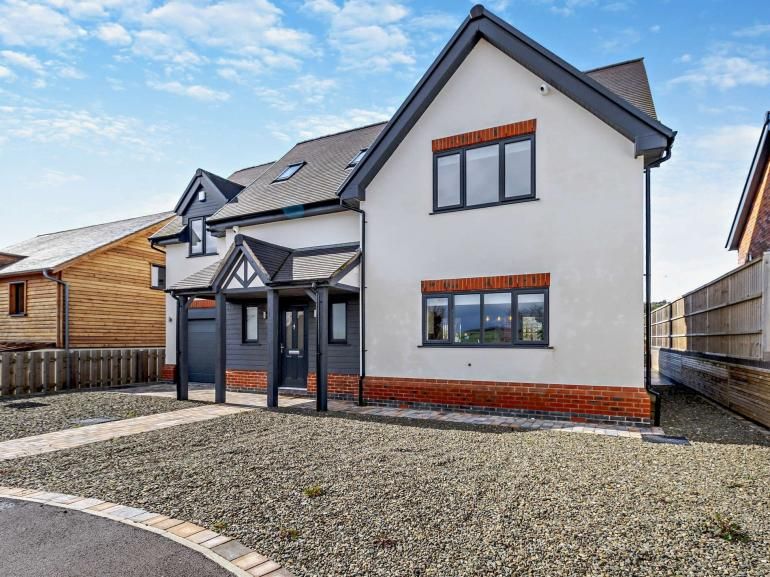 4 bed detached house for saleThe Leys, Bishops Castle SY9