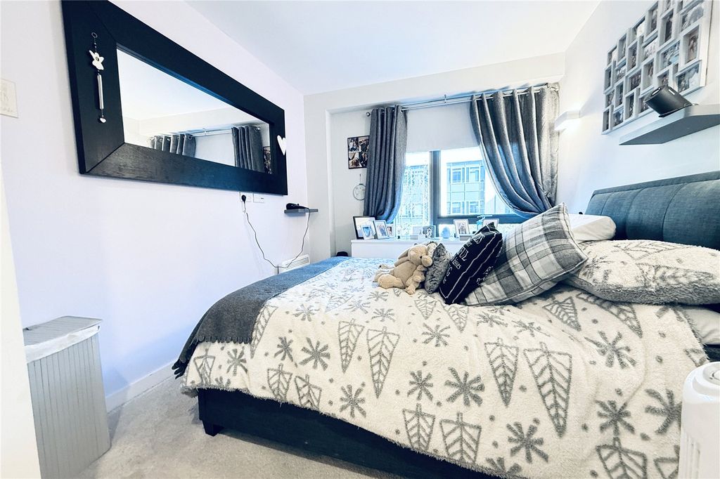 Additional image 5 of 2 bed flat for saleWokingham Road, Bracknell, Berkshire RG42