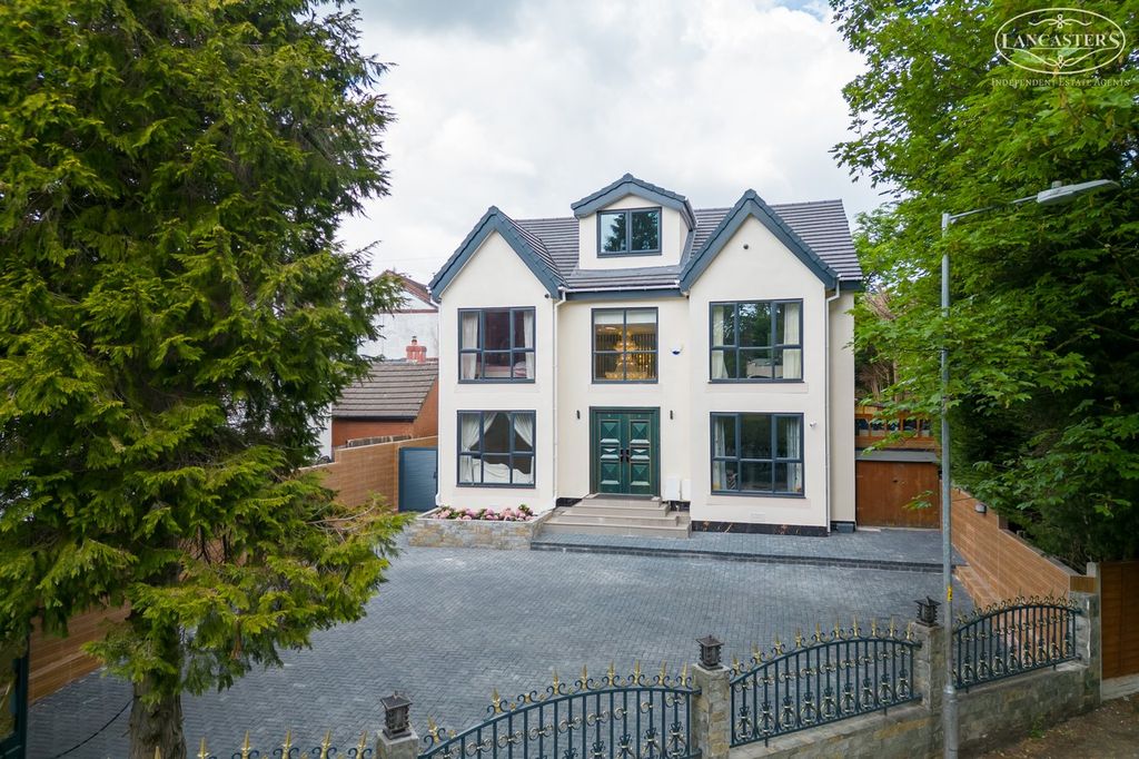 5 bed detached house for saleVictoria Road, Heaton, Bolton BL1