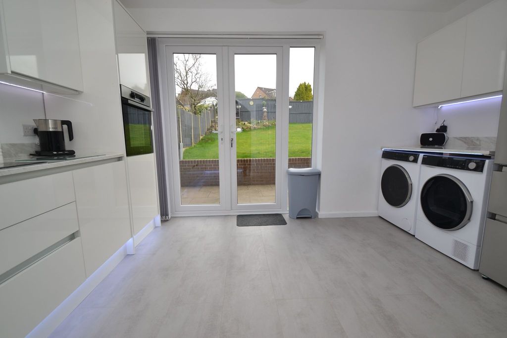 Additional image 7 of 3 bed chalet for saleBrackendale Avenue, Bradford BD10