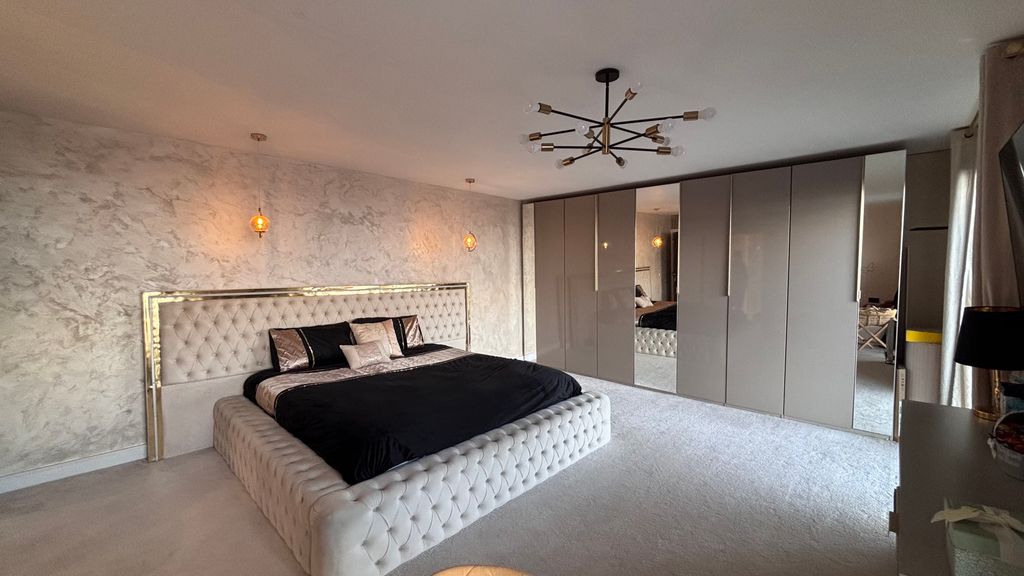 Additional image 13 of 9 bed detached house for saleSnape Drive, Bradford BD7