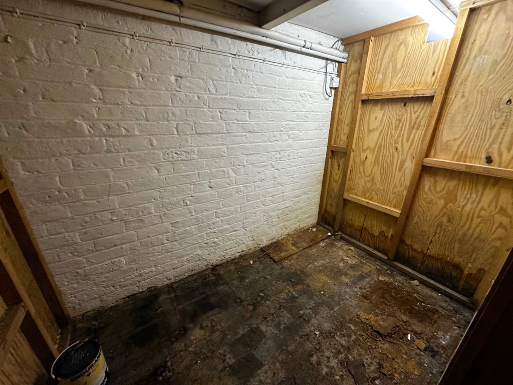 Additional image 10 of 1 bed flat for saleFlat, The Manor House, High Street, Newnham GL14
