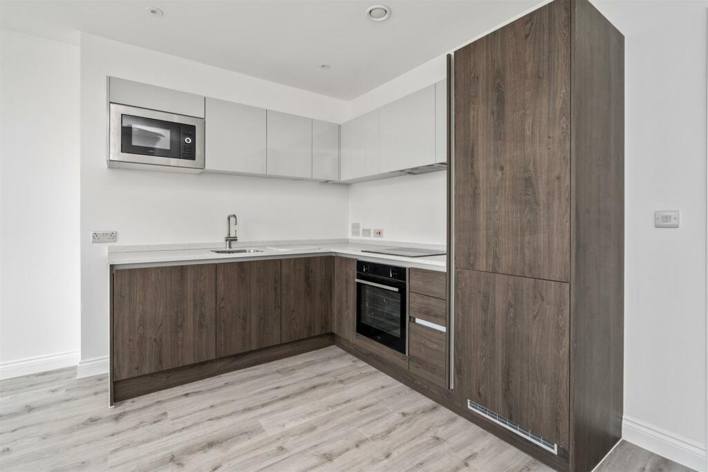 Additional image 4 of Apt 22 Warwick House, 737 Warwick Road. Solihull B91 3DG