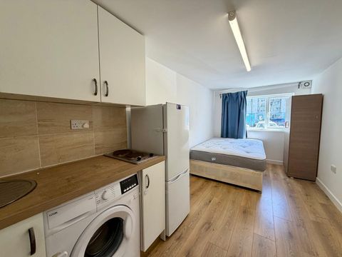 Shropshire Close, Mitcham CR4, Studio to rent