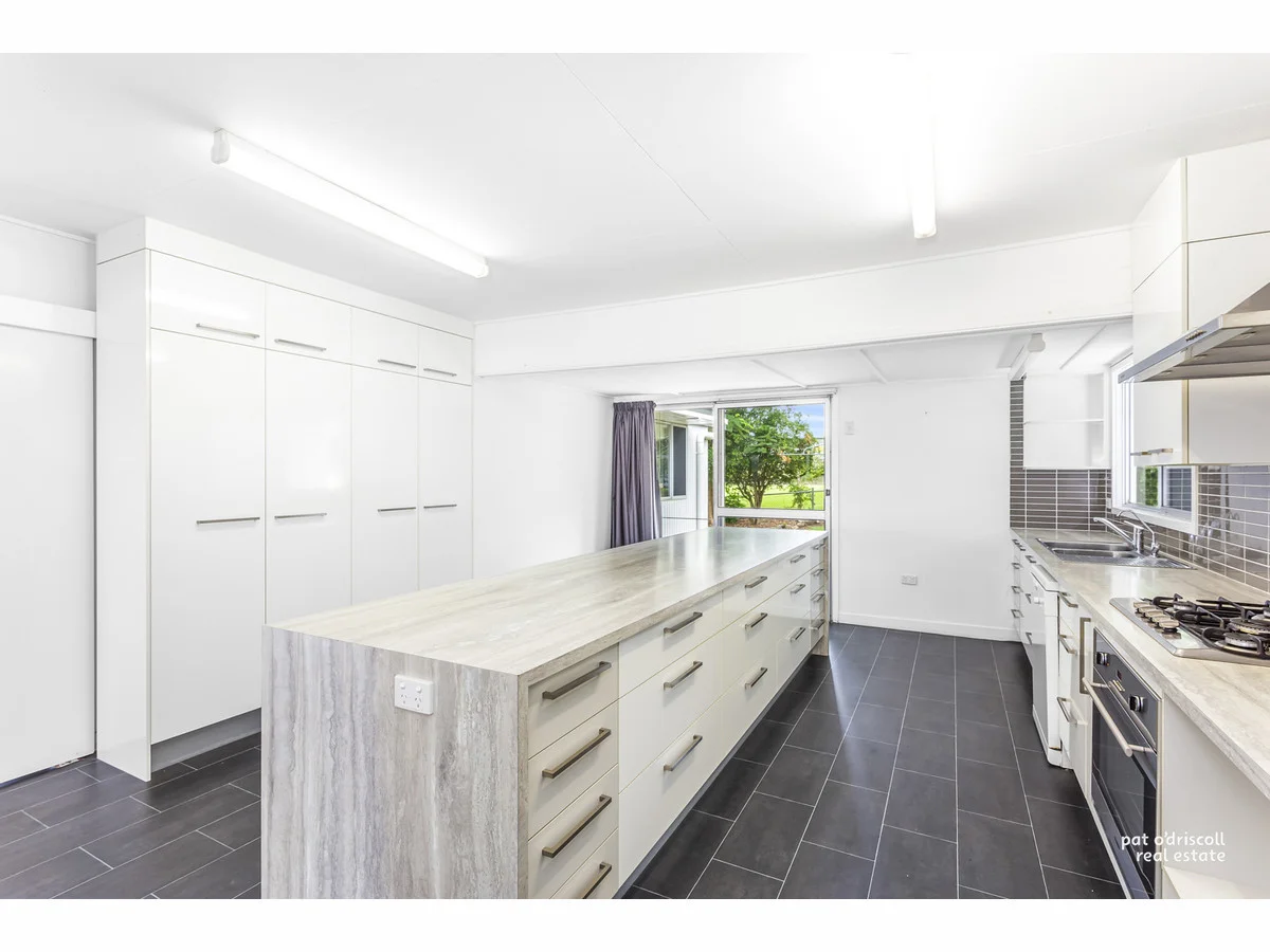 33 Queen Street, The Range QLD 4700 photo 2